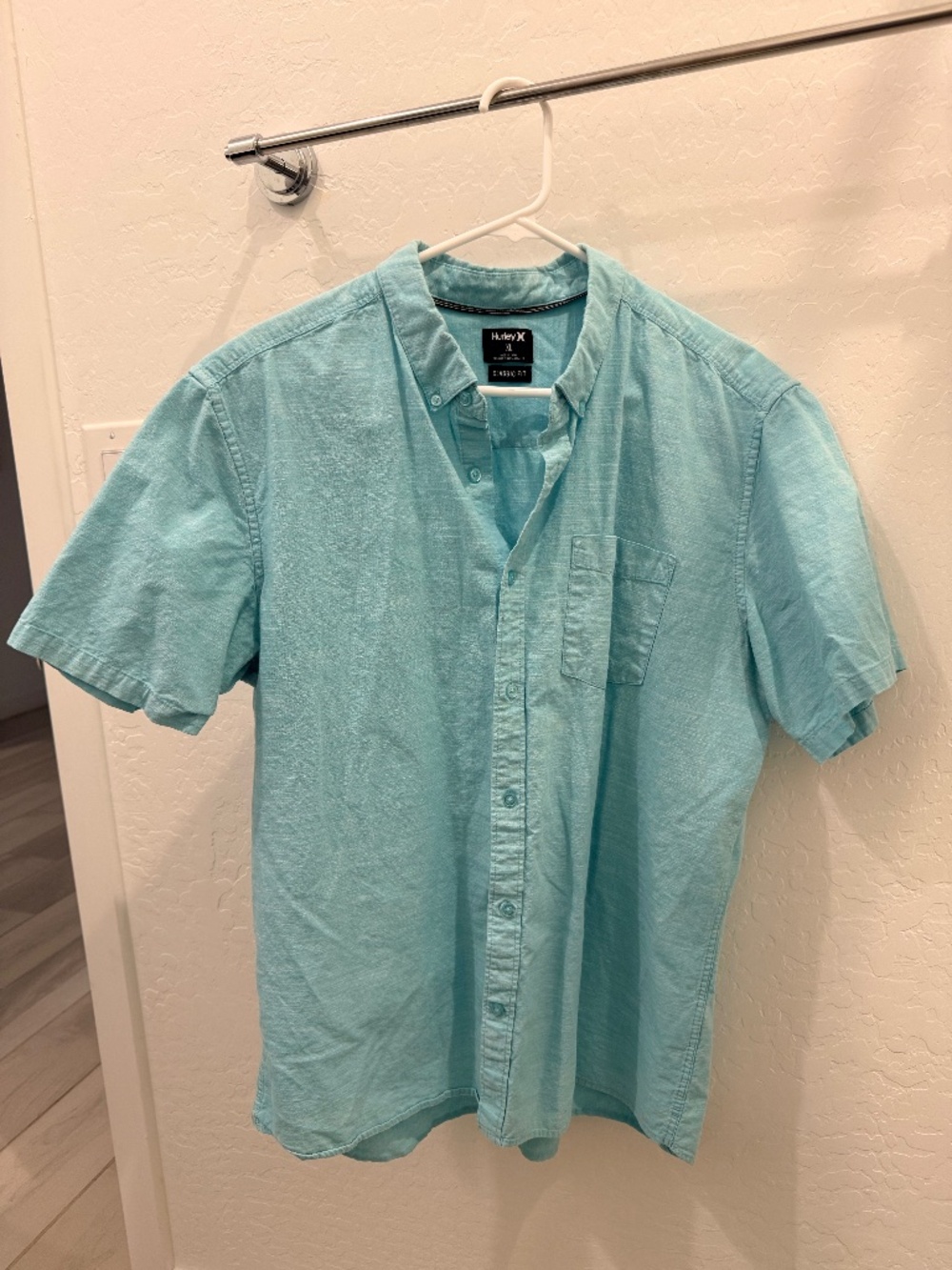 Men’s Hurley short sleeve shirt
